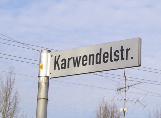 Foto vom Stra&szlig;enschild Karwendelstra&szlig;e in Ostendorf, dem Aktionsort